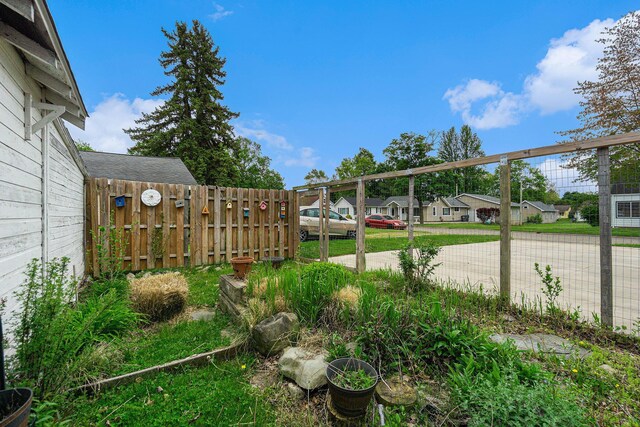 500 Myrtle Ave, Sturgis, MI 49091 - view of yard featuring a residential view and fence