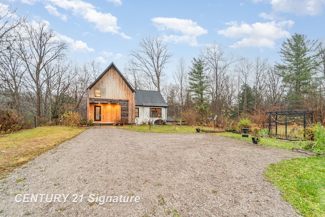 view of front of house with a front yard