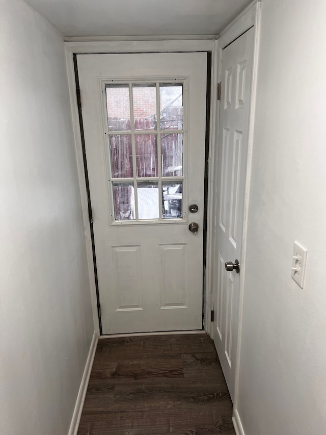 entryway featuring baseboards and dark wood-style flooring