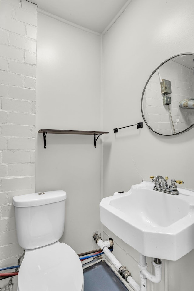 bathroom featuring toilet and sink