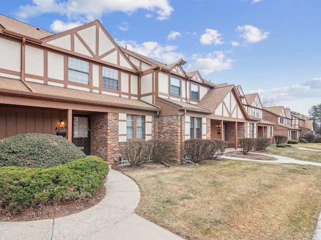 view of front of home with a front lawn