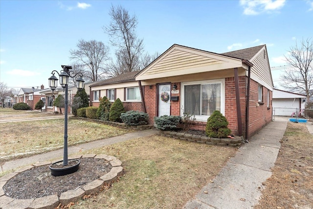 view of front of home featuring a front lawn