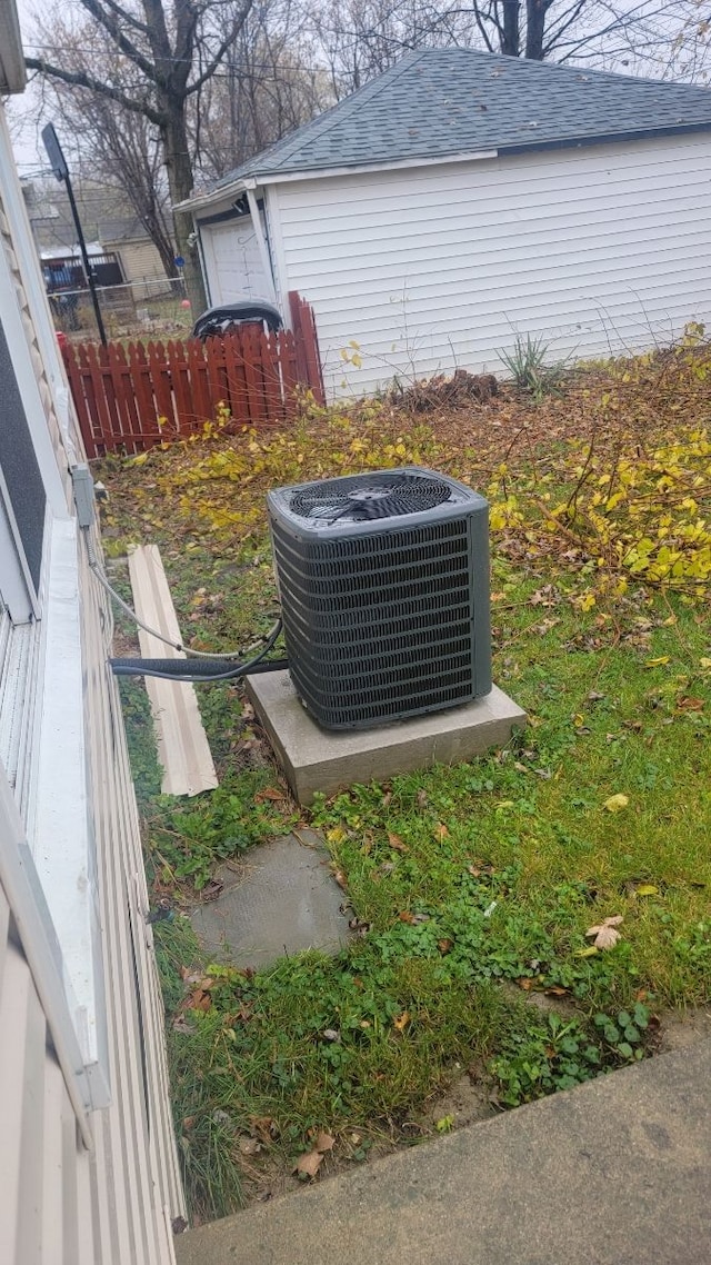 view of yard featuring central AC unit