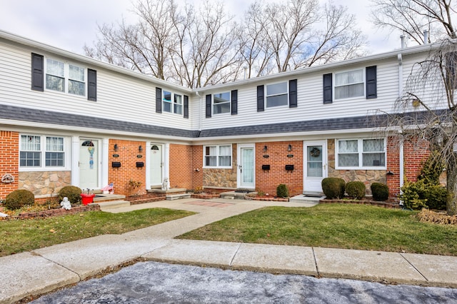 view of front of property with a front yard