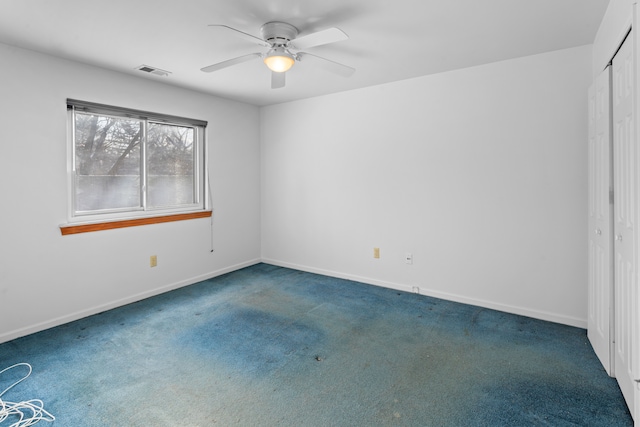 unfurnished room featuring ceiling fan and carpet flooring