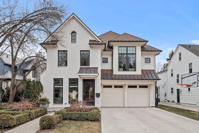 view of front of house featuring a garage