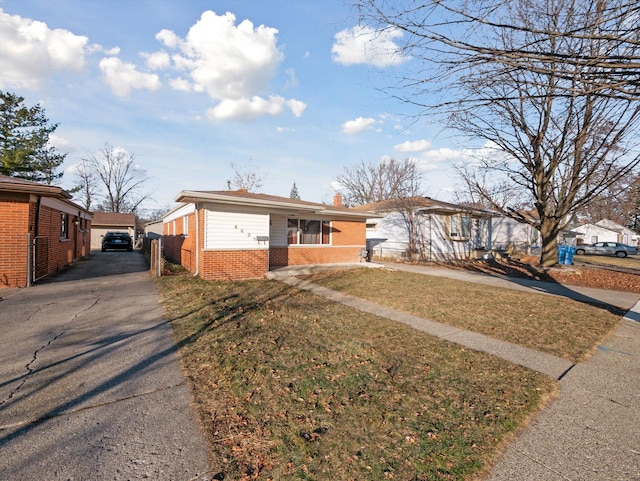 ranch-style house with a front yard