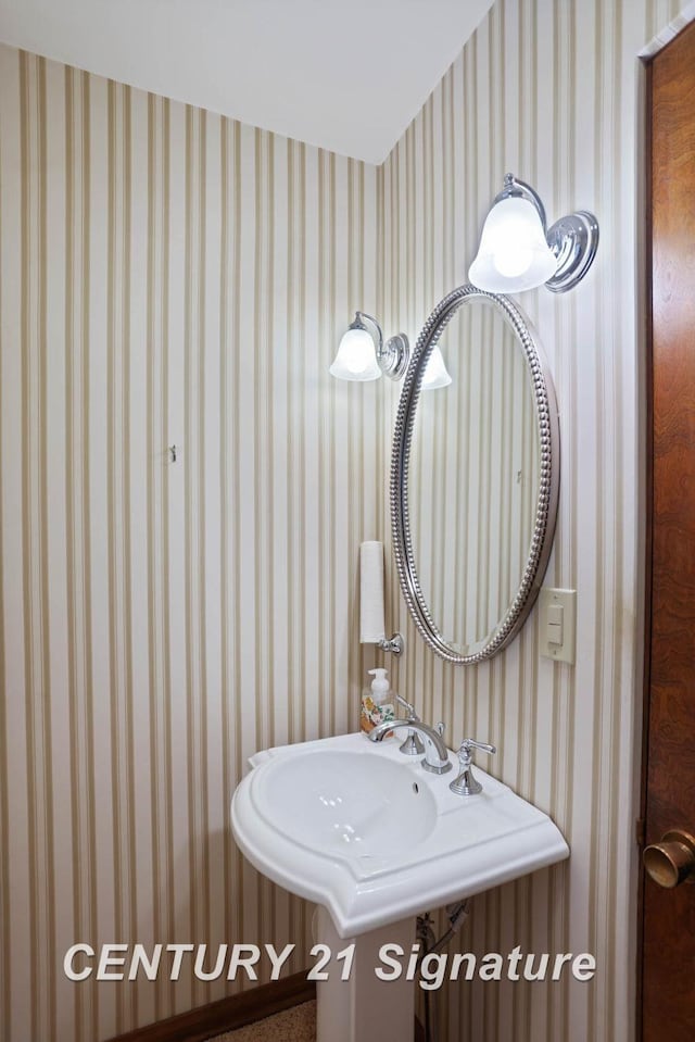 bathroom featuring sink