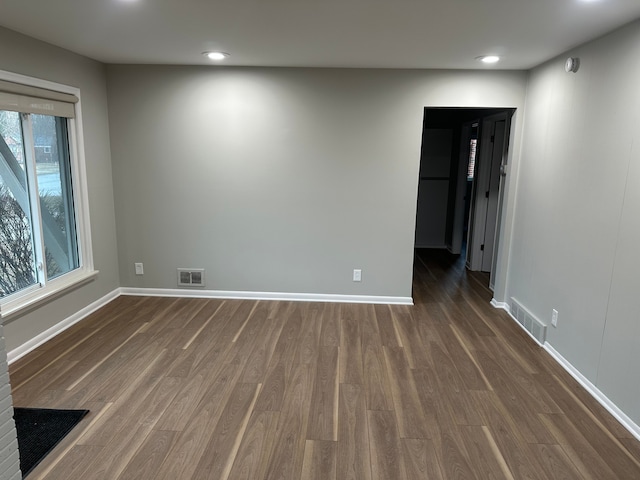 spare room with baseboards, visible vents, dark wood finished floors, and recessed lighting