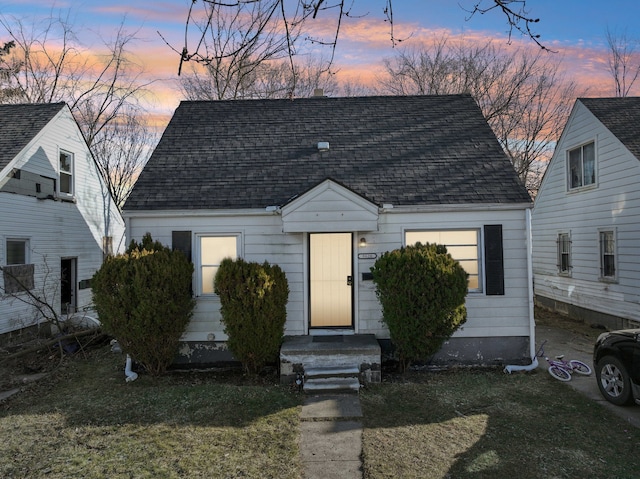 view of front of home featuring a lawn