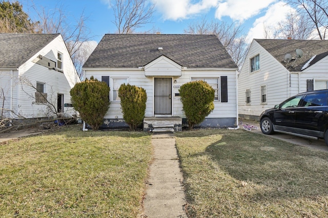 bungalow featuring a front yard