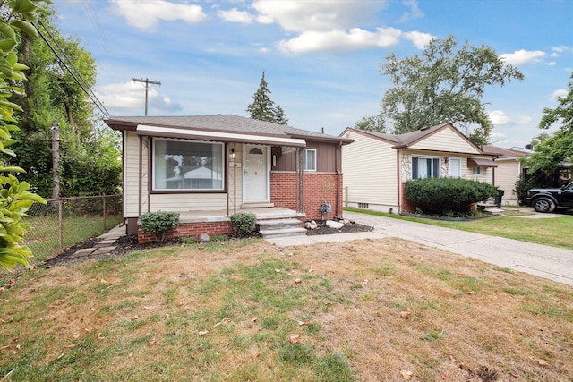 view of front of house featuring a front yard