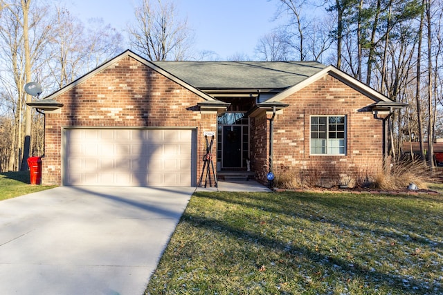 view of front of home featuring a front yard and a garage