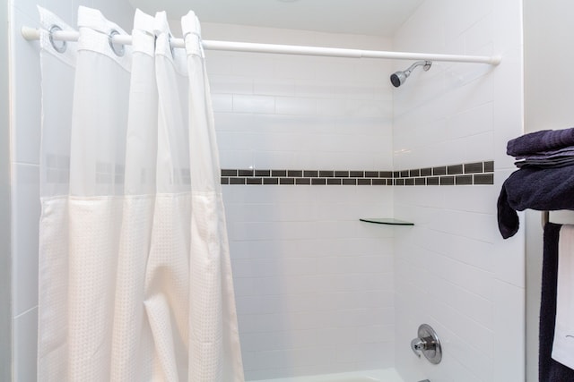 bathroom with shower / bath combo with shower curtain