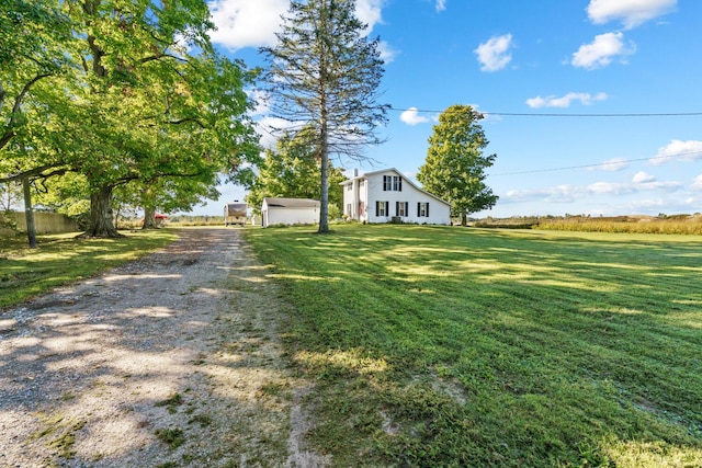 view of front facade featuring a front yard