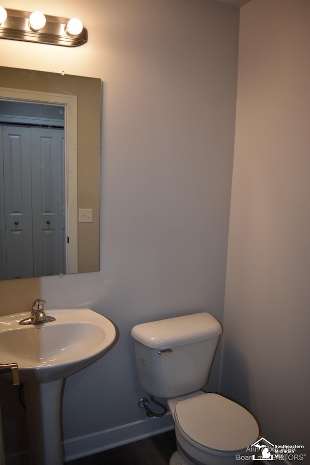 bathroom featuring sink and toilet