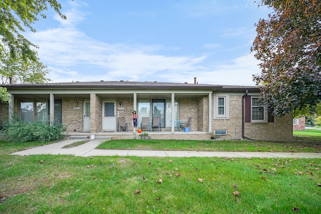 view of front of house with covered porch and a front yard