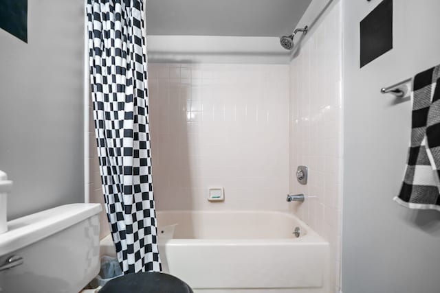 bathroom featuring toilet and shower / bath combo with shower curtain