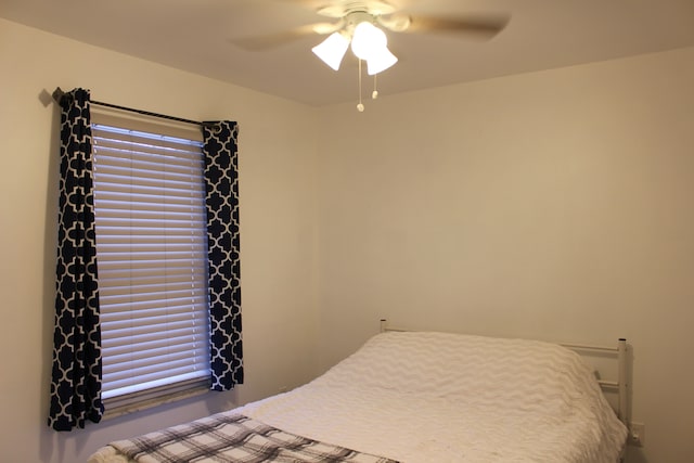 unfurnished bedroom featuring ceiling fan