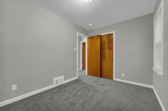 unfurnished bedroom with carpet flooring and a closet