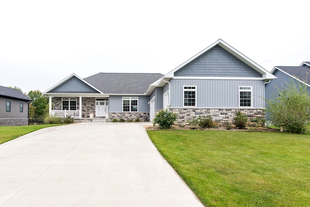 view of front of home featuring a porch and a front lawn