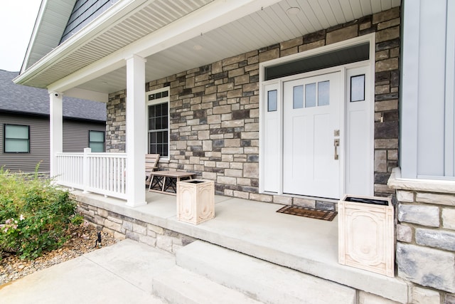 entrance to property featuring covered porch