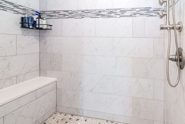 bathroom featuring tiled shower