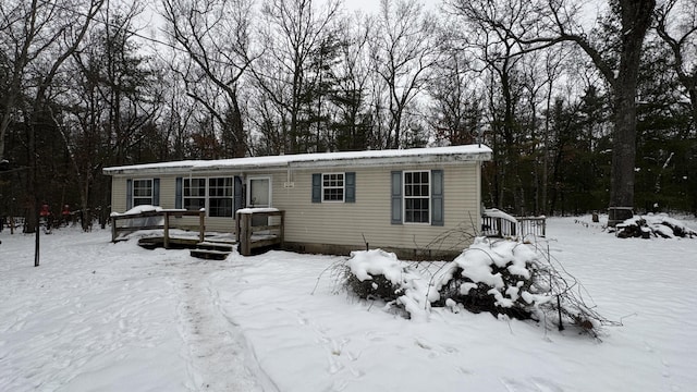 manufactured / mobile home featuring a wooden deck