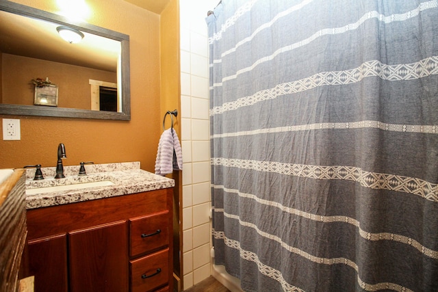 bathroom with a shower with shower curtain and vanity