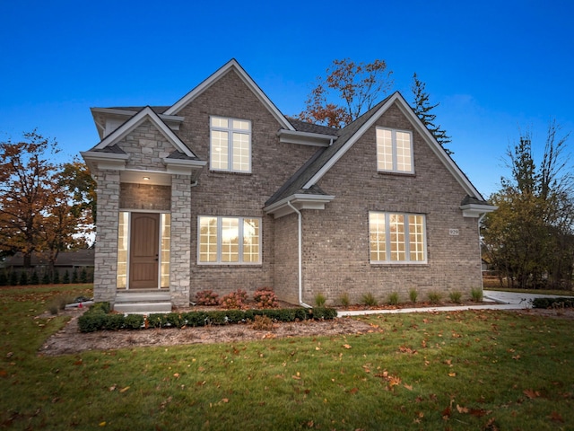 view of front of home with a front lawn