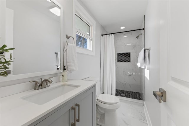 bathroom featuring a shower with shower curtain, vanity, and toilet