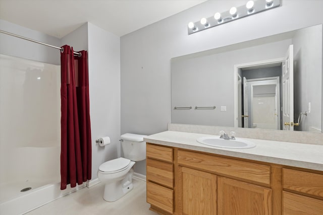 bathroom with curtained shower, vanity, and toilet