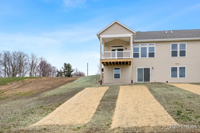rear view of house featuring a lawn