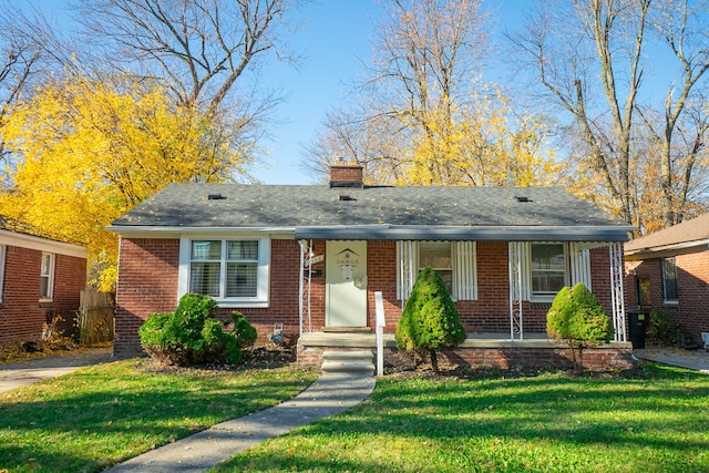 view of front of house with a front lawn