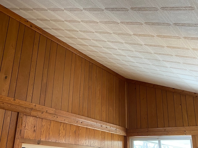 8899 Dwyer Rd, Howell, MI 48855 - detailed view of an ornate ceiling and wooden walls