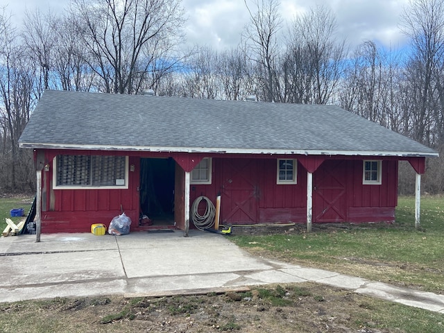 8899 Dwyer Rd, Howell, MI 48855 - view of front of house with roof with shingles