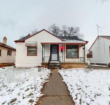 bungalow featuring a porch