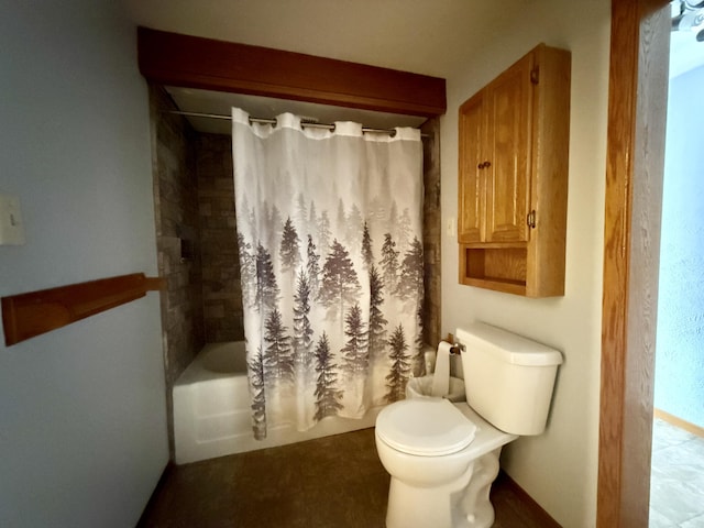 bathroom featuring toilet and shower / bath combo with shower curtain