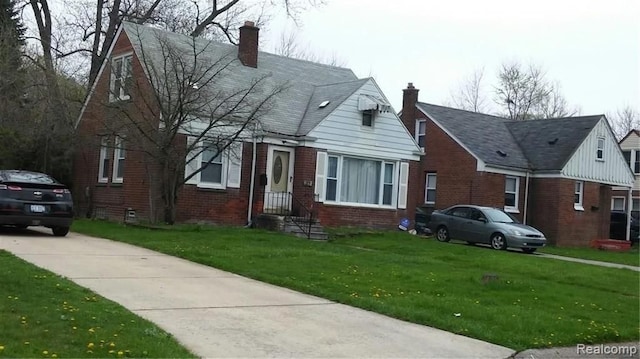 view of front of property with a front yard