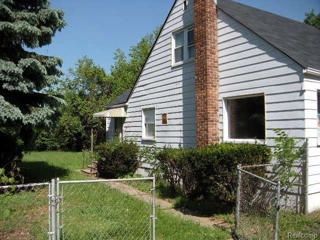 view of property exterior