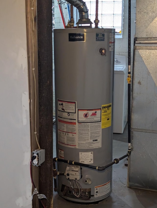 utilities with gas water heater and washer / clothes dryer