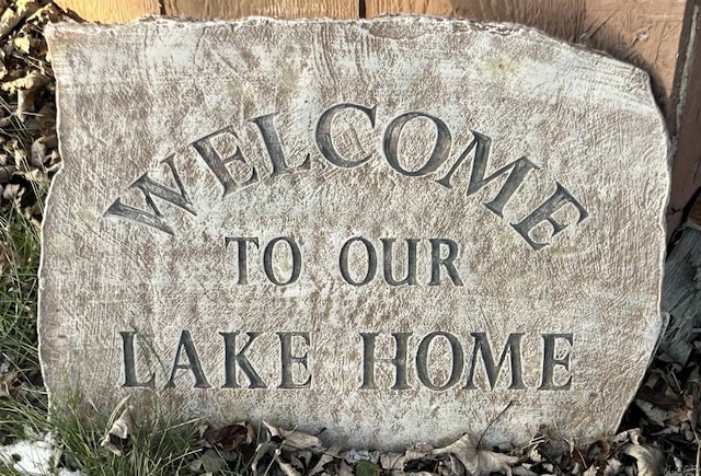 view of community / neighborhood sign