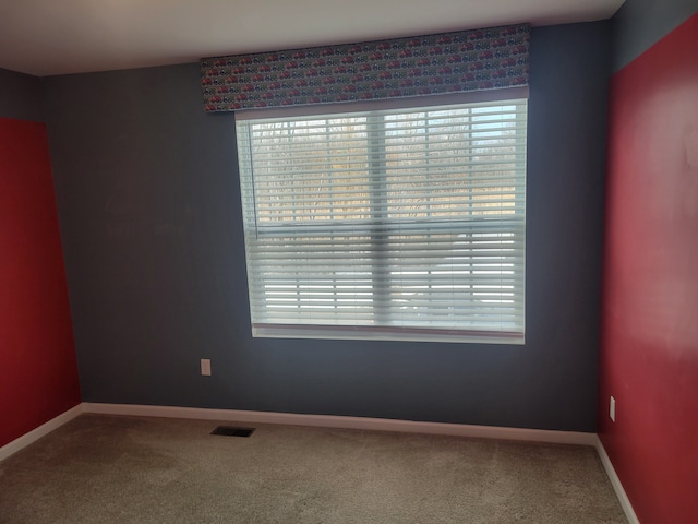 spare room with carpet flooring