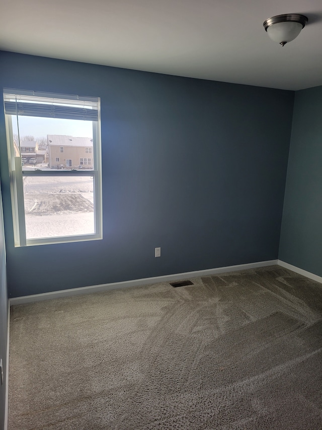 unfurnished room featuring carpet