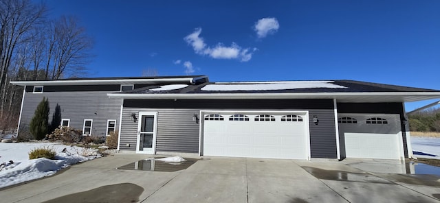 view of front of property featuring driveway and a garage