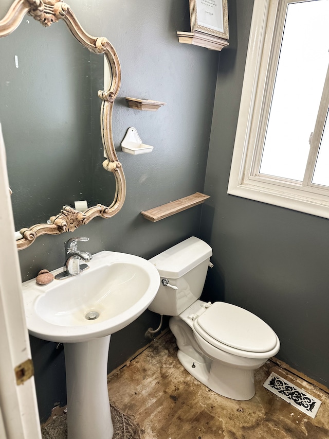 bathroom featuring toilet