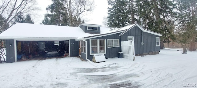 view of front of property featuring a garage