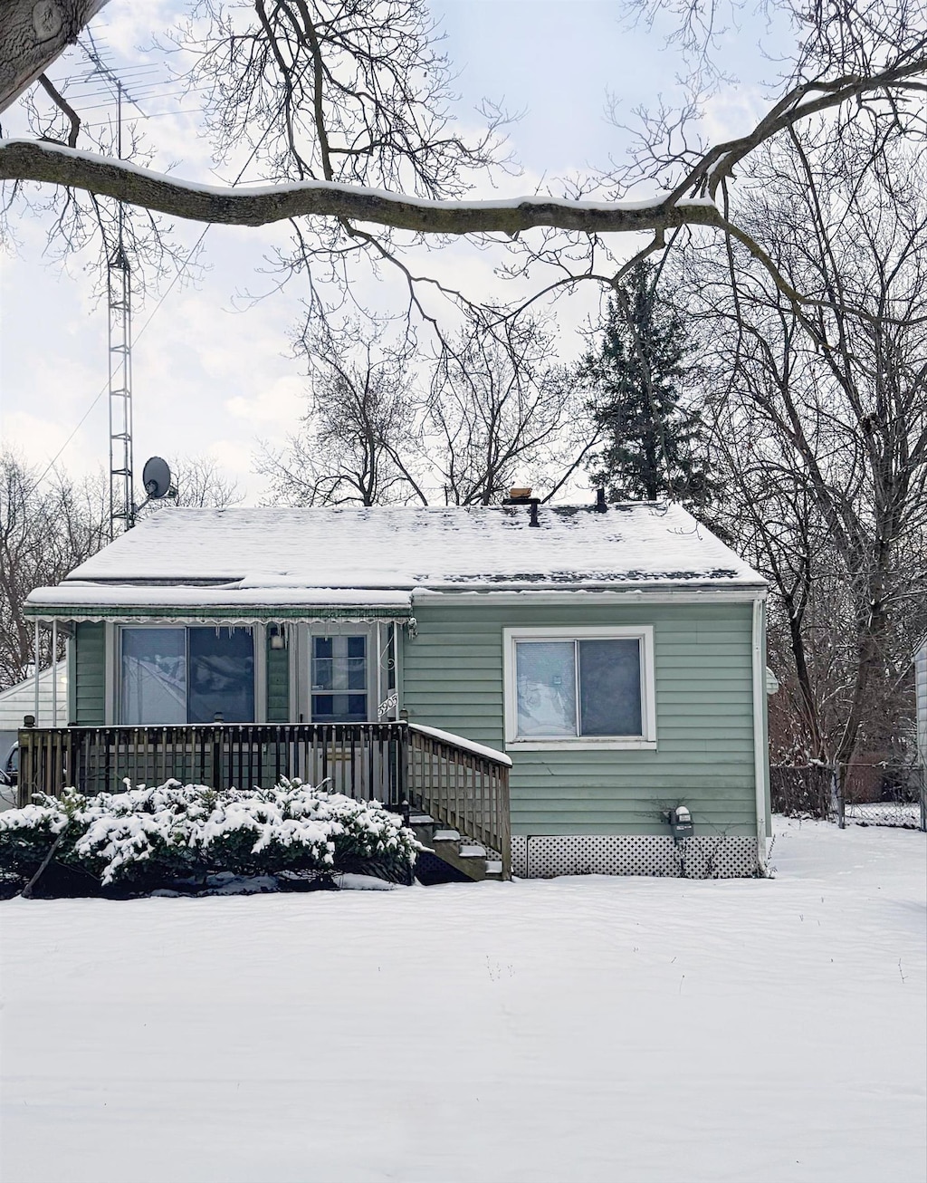 view of front of property