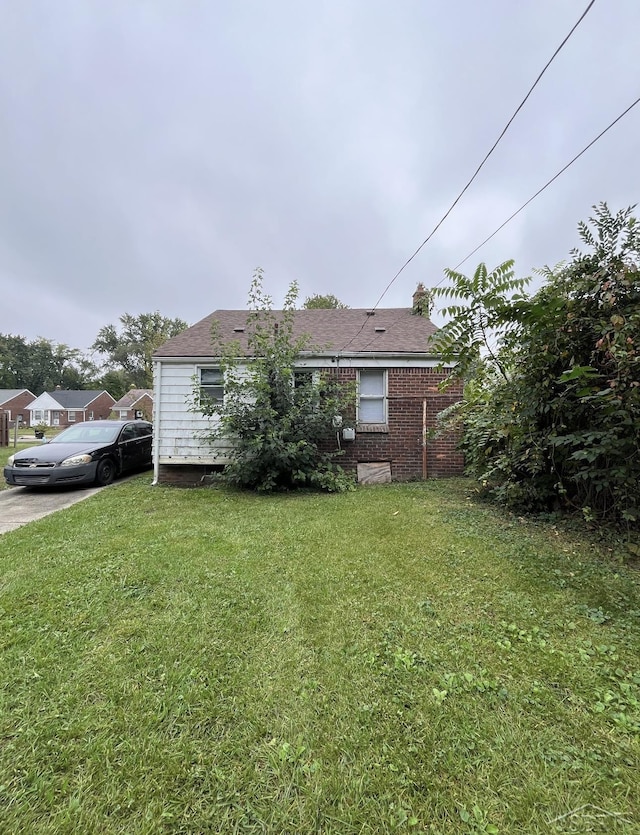 view of front of home featuring a front yard