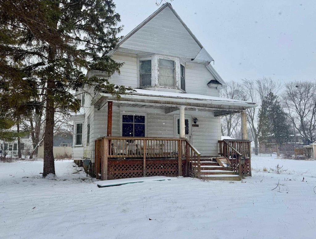 view of front of house featuring covered porch